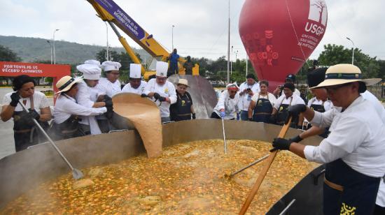 Portoviejo busca el récord Guinness por el viche más grande del mundo.