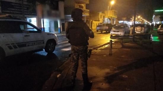 La Policía acudió a las calles Gómez Rendón y la 14, en Guayaquil, para investigar los asesinatos del 29 de abril.