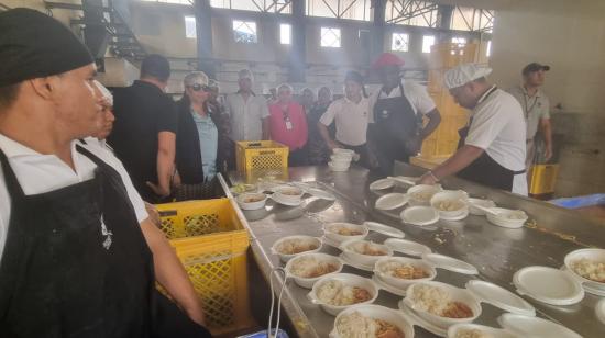 El 23 de mayo, Directores del complejo penitenciario Guayas realizaron una inspección en las cocinas de la empresa proveedora de alimentos.