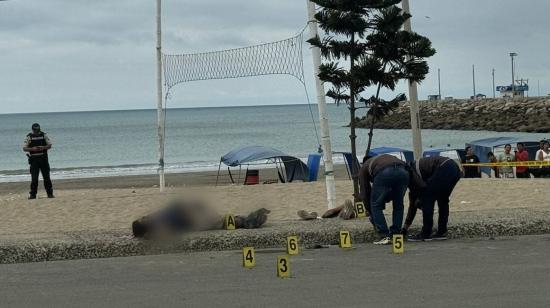 La Policía toma indicios de una muerte violenta en Jaramijó, Manabí.