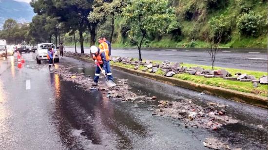 Daños por colapso de alcantarilla en la Aurelio Guerrero y Simón Bolívar el 26 de mayo de 2024.