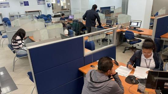 Imagen referencial de las oficinas del Servicio de Rentas Internas (SRI) en Cuenca, en mayo de 2024.