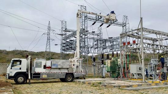 Trabajos de mantenimiento de un subestación eléctrica en Santa Elena, el 21 de mayo de 2024.