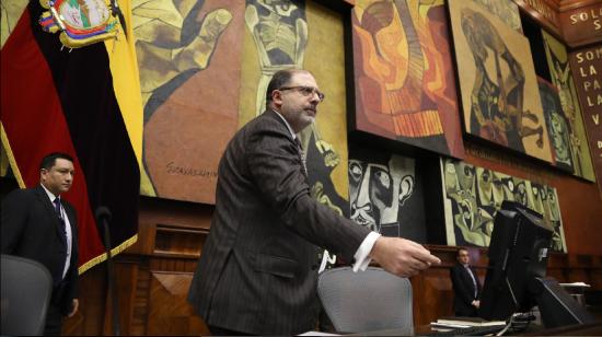 El presidente de la Asamblea, Henry Kronfle (PSC), en la sala de sesiones del Pleno el 29 de mayo de 2024.