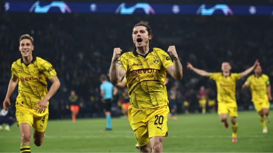 Marcel Sabitzer celebra la victoria del Borussia Dortmund en el partido de vuelta de semifinales de la UEFA Champions League contra el PSG.