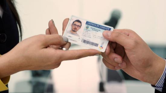 Imagen referencial de una licencia de conducir de Ecuador.
