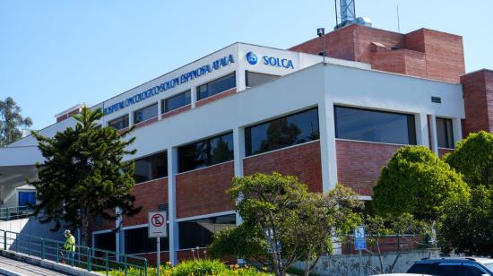 Fachada del Hospital Oncológico Solón Espinosa Ayala.