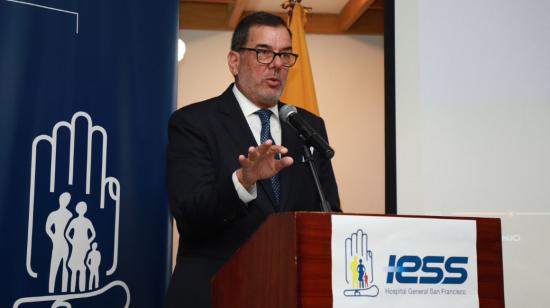 Imagen referencial del presidente del Consejo Directivo del IESS, Eduardo Peña, en un evento de la entidad, abril de 2024. 
