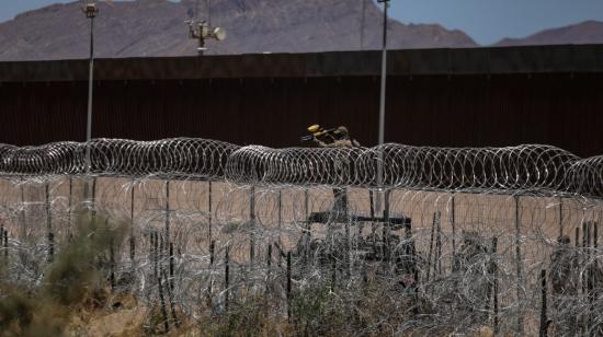 Un agente de Texas en la frontera entre México y Estados Unidos, el 28 de mayo de 2024.