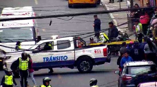 Personal de la AMT atiende un accidente de tránsito en el sur de Quito, este 7 de junio de 2024.