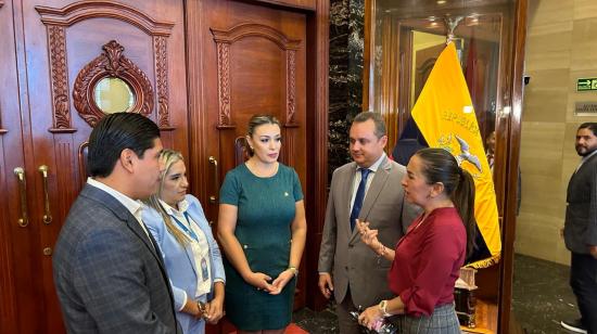 Los integrantes de la comisión multipartidista en una reunión informal el 30 de mayo pasado. 