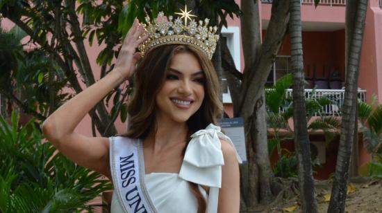 Miss Universo Ecuador 2024 Mara Topic, en una sesión de fotos en Machala.  