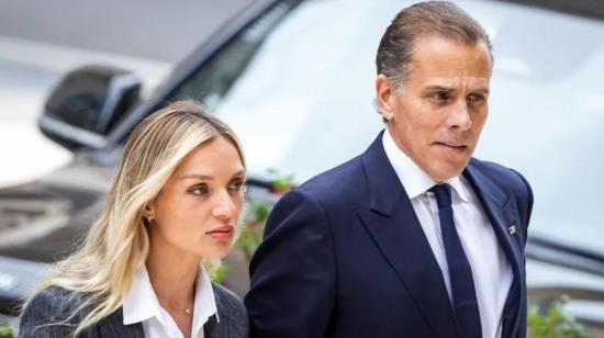 Hunter Biden (d) y su esposa Melissa Cohen Biden (i) en su juicio federal por armas en el Tribunal Federal de Distrito de Estados Unidos en Wilmington, Delaware, EE.UU. 11 de junio de 2024.