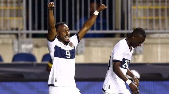 John Yeboah, de Ecuador, celebra tras anotar ante Bolivia, en el amistoso del 12 de junio de 2024.