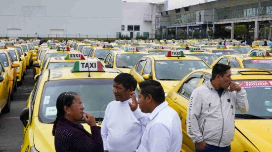 Imagen referencial de taxistas en Quito, 5 de febrero de 2024.