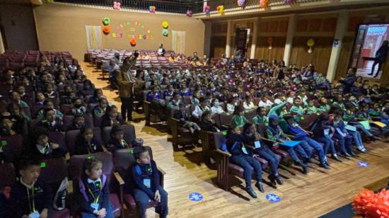 Estudiantes de los centros educativos municipales en un evento el 8 de junio de 2024.