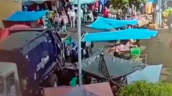 Imagen del accidente registrado cerca del mercado San Roque, en Quito, el 13 de junio de 2024.