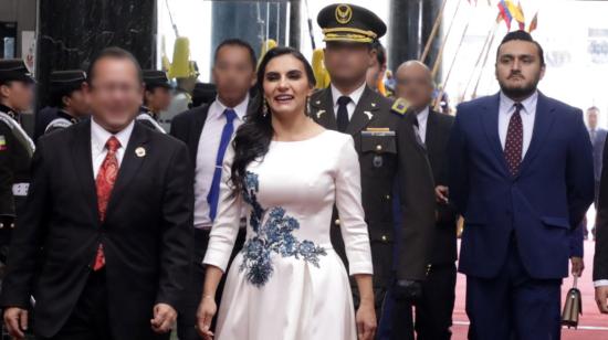 La vicepresidenta Verónica Abad y su hijo, Leonardo Barreiro (der.), el 23 de noviembre de 2023, en la Asamblea Nacional.