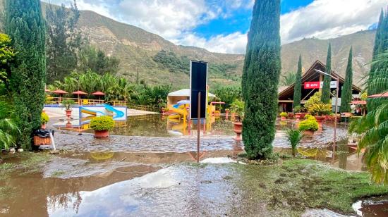 Desbordamiento del río Pisque, cerca de Quito, el domingo 16 de junio de 2024.
