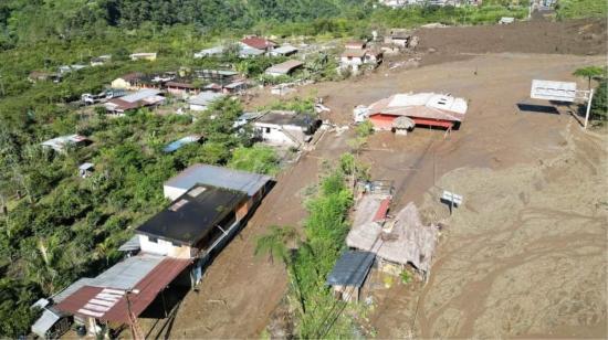 Vista aérea del caserío afectado por un deslizamiento en la parroquia Río Verde, de Baños de Agua Santa. Imagen del 17 de junio de 2024.