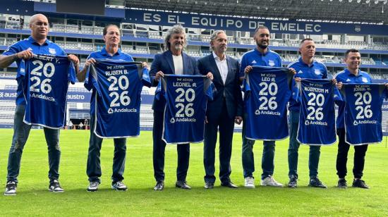 El presidente de Emelec, José Pileggi, presenta al cuerpo técnico de Leonel Álvarez, el 18 de junio de 2024. 