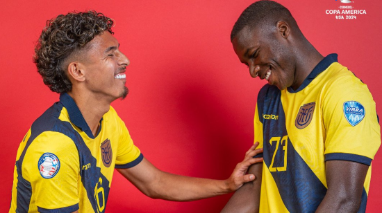 Jeremy Sarmiento y Moisés Caicedo, en el Media Day de Ecuador antes de la Copa América, el 19 de junio de 2024.