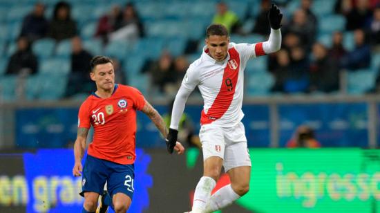 Paolo Guerrero y Charles Aranguiz durante la Copa Américaa 2019.