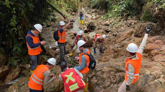 Trabajadores en la concesión minera Cascabel, septiembre de 2022.