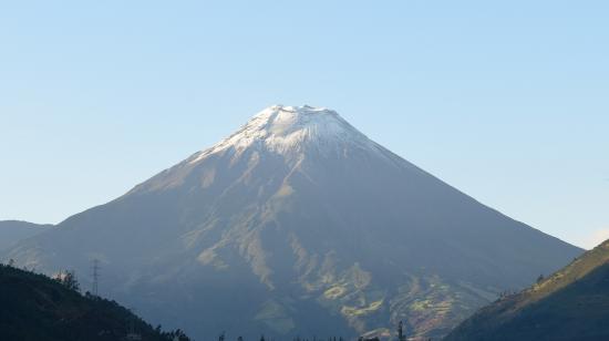 Imagen del volcán Tungurahua captada por el Instituto Geofísico en mayo de 2016.