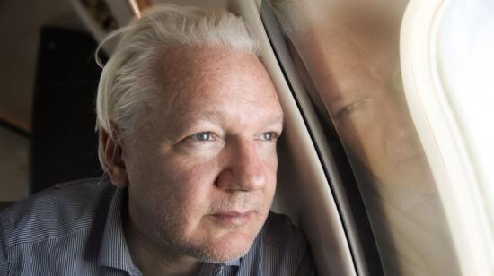 El fundador de Wikileaks, Julian Assange, en una imagen publicada por Wikileaks en X mientras su avión se aproxima al aeropuerto de Bangkok, 25 de junio de 2024.