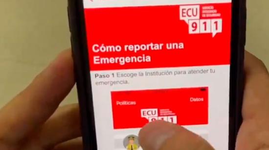 Celular con la aplicación del Servicio Integrado de Seguridad ECU 911.