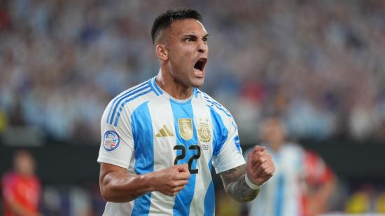 Lautaro Martínez celebra su gol, en el partido de Argentina ante Chile por la Copa América, el 25 de junio de 2024.