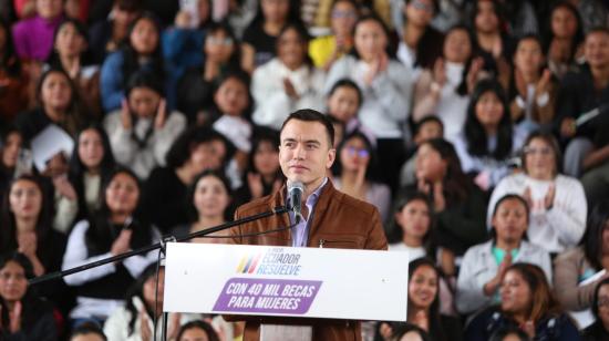 El presidente Daniel Noboa durante la entrega de becas a mujeres en el sur de Quito, el 26 de junio de 2024.