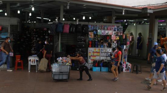 Imagen referencial de negocios y locales en la Bahía de Guayaquil, septiembre de 2022.