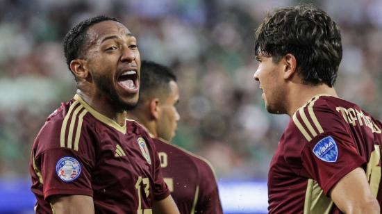 Los jugadores de Venezuela celebran el gol de su selección ante México en la Copa América, el miércoles 26 de junio de 2024.