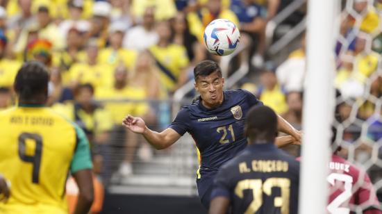 Alan Franco protagonizó una acción polémica de posible mano penal que fue revisada en el VAR, durante el partido ante Jamaica por Copa América, este 26 de junio de 2024.