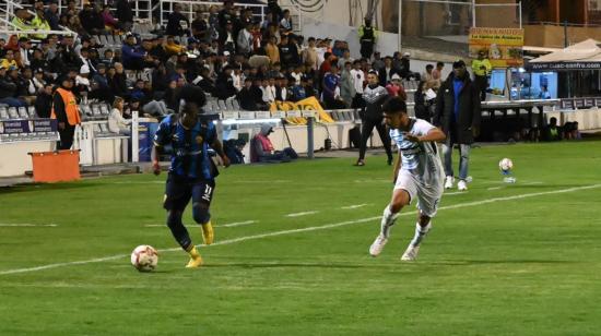 Imagen del partido entre Chacaritas FC y Guayaquil City, el 14 de marzo de 2024, en la primera fecha de la Serie B LigaPro, en Ambato.