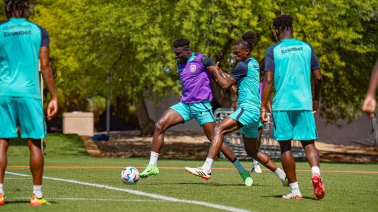 Jordy Caicedo durante un entrenamiento con Ecuador este 27 de junio de 2024.