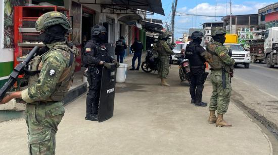 Operativo contra la minería ilegal en el cantón Ponce Enríquez, en Azuay, el 26 de junio de 2024.