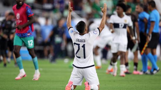 Alan Franco agradece y celebra el pase de Ecuador a los cuartos de final de la Copa América 2024, el domingo 30 de junio.