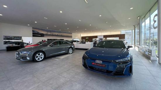 Modelos de la marca Audi en uno de sus locales en Quito, 23 de enero de 2024.