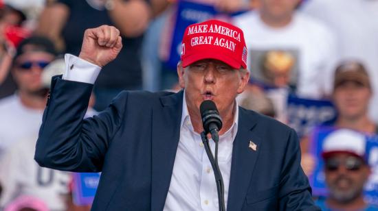 El expresidente Donald Trump pronuncia un discurso durante un mitin de campaña Virginia, Estados Unidos.
