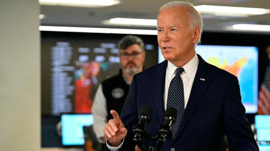 El presidente estadounidense, Joe Biden, habla en el Centro de Operaciones de Emergencia, en Washington.