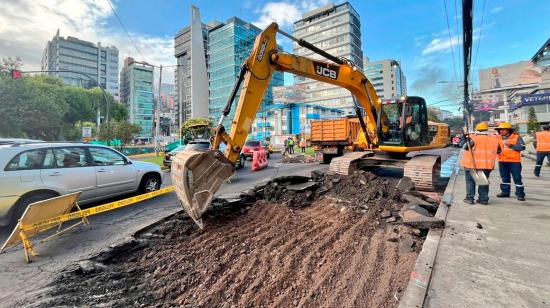 Trabajos en la avenida Diego de Almagro, norte de Quito, este 3 de julio de 2024.
