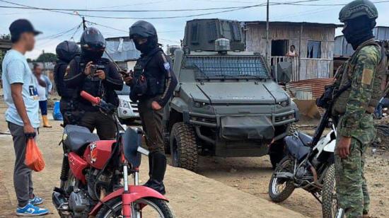 Policías y militares realizan operativos en Los Ríos.