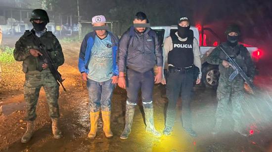 Mineros liberados en el cantón de Camilo Ponce Enríquez, en Azuay.
