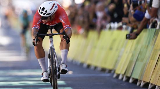 Dylan Groenewegen se lleva la victoria en la Etapa 6 del Tour de Francia, el 4 de julio de 2024.