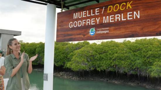 El nuevo muelle de Puerto Ayora, en las islas Galápagos, lleva el nombre de Godfrey Merlen, en honor a una figura reconocida en la conservación de las islas.
