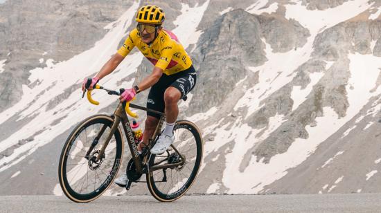 Richard Carapaz, con el 'maillot' amarillo del Tour de Francia, el 2 de julio de 2024.