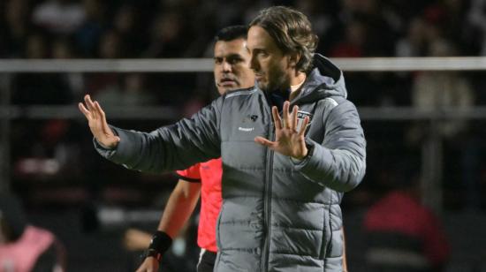 Luis Zubeldía, durante un partido con Sao Paulo, el 29 de mayo de 2024.